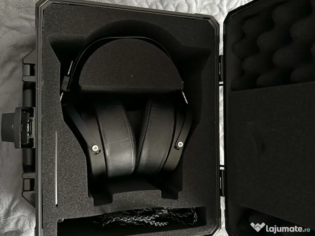 Vând căști Audeze LCD X, cablu balansat, earpads din piele, model 2025 