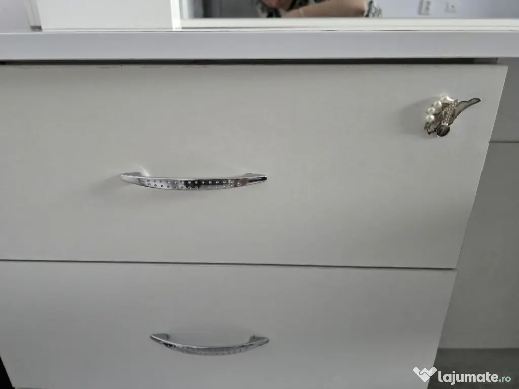 Donez in stare foarte buna unei fete care are nevoie 