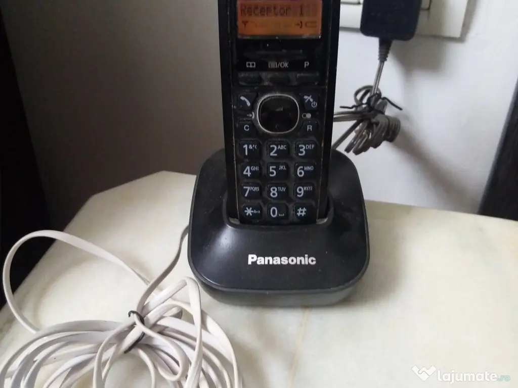 Telefon fix cu unitate mobilă. 