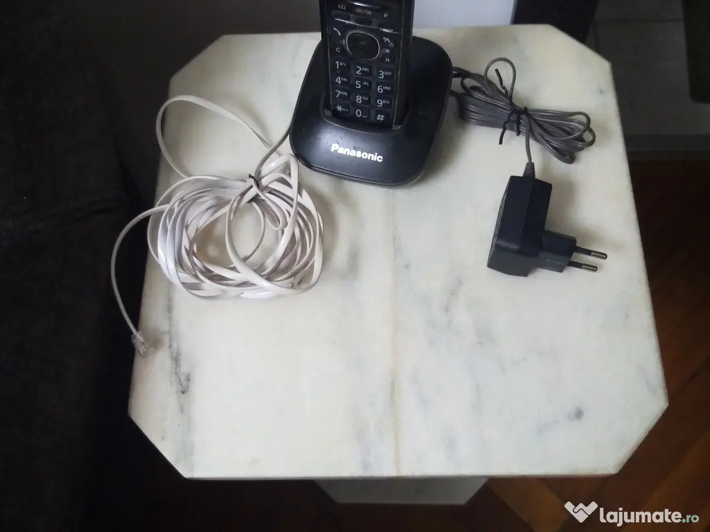 Telefon fix cu unitate mobilă. 