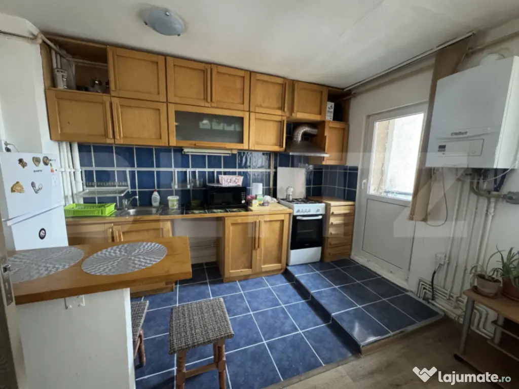 Apartament 2 camere, decomandat + balcon, Mănăștur, zona 