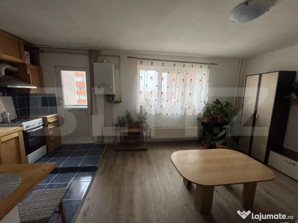 Apartament 2 camere, decomandat + balcon, Mănăștur, zona 