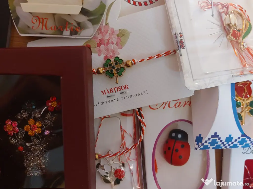 32 Martisoare diverse