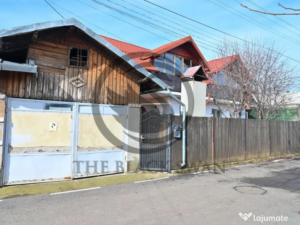 Casa cu 7 camere de vanzare | Zona Centrala, Baicoi | Com... 