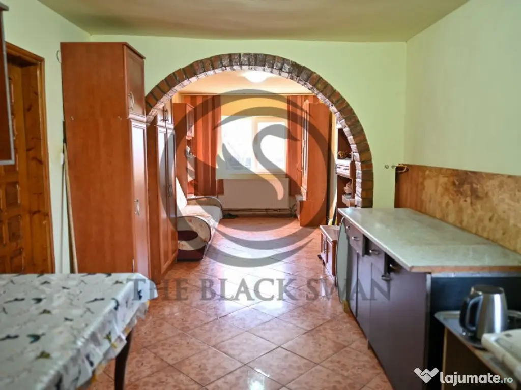 Casa cu 7 camere de vanzare | Zona Centrala, Baicoi | Com... 