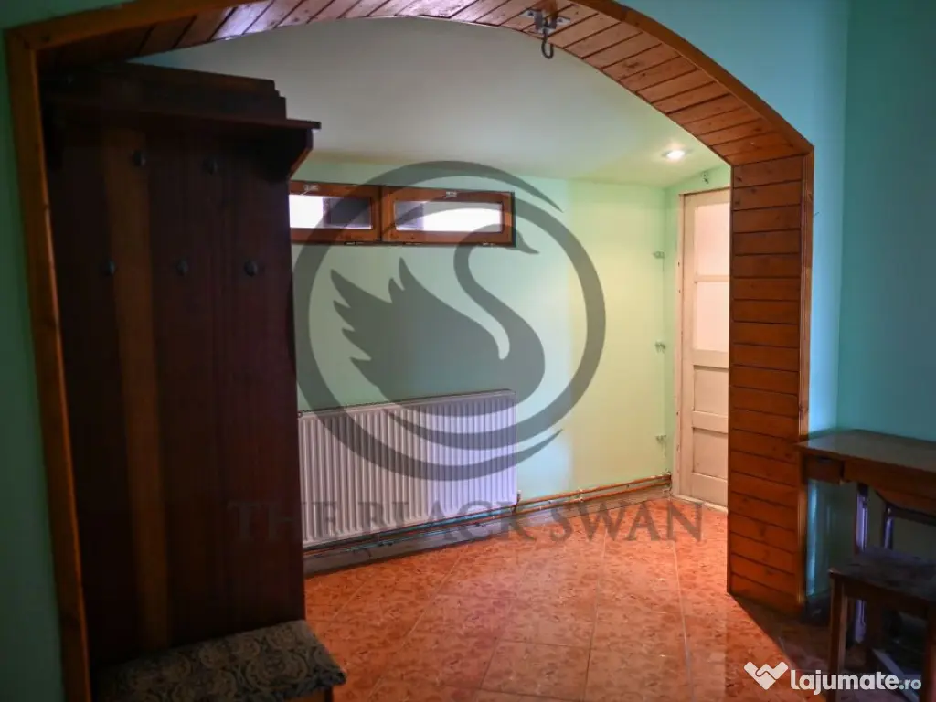 Casa cu 7 camere de vanzare | Zona Centrala, Baicoi | Com... 