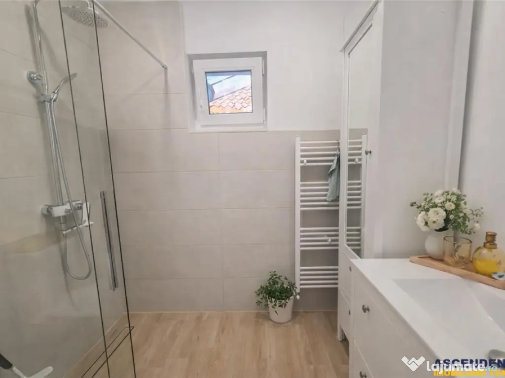 Casa situata central, cu un echilibru remarcabil intre tradi 