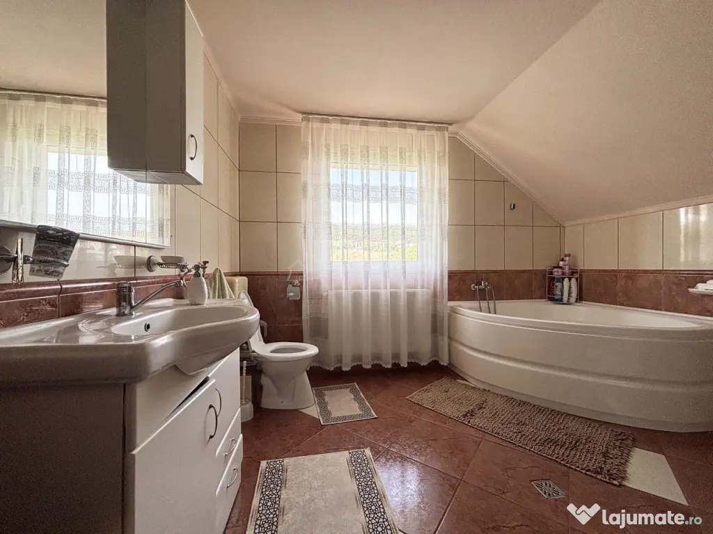 Casa - Vila - str. Piatra Craiului 