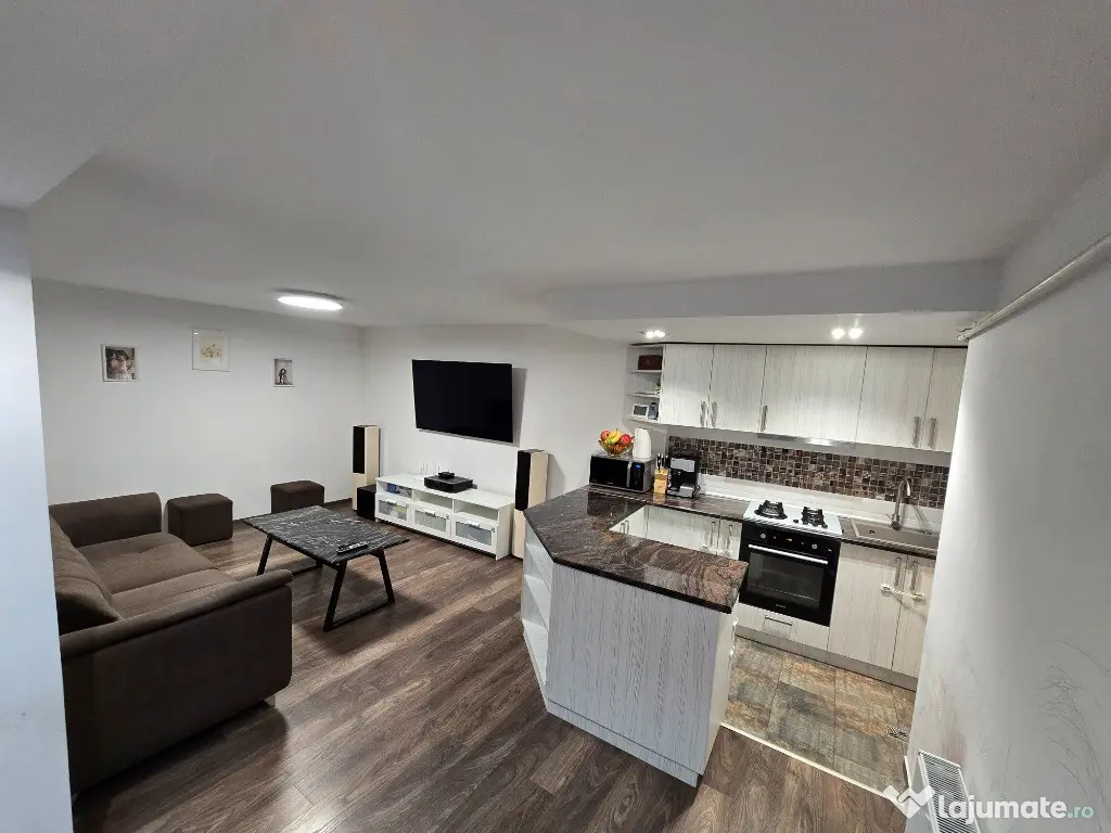 Apartament 3 camere, 70 mp utili si 30 mp pod amenajat,central Schei 