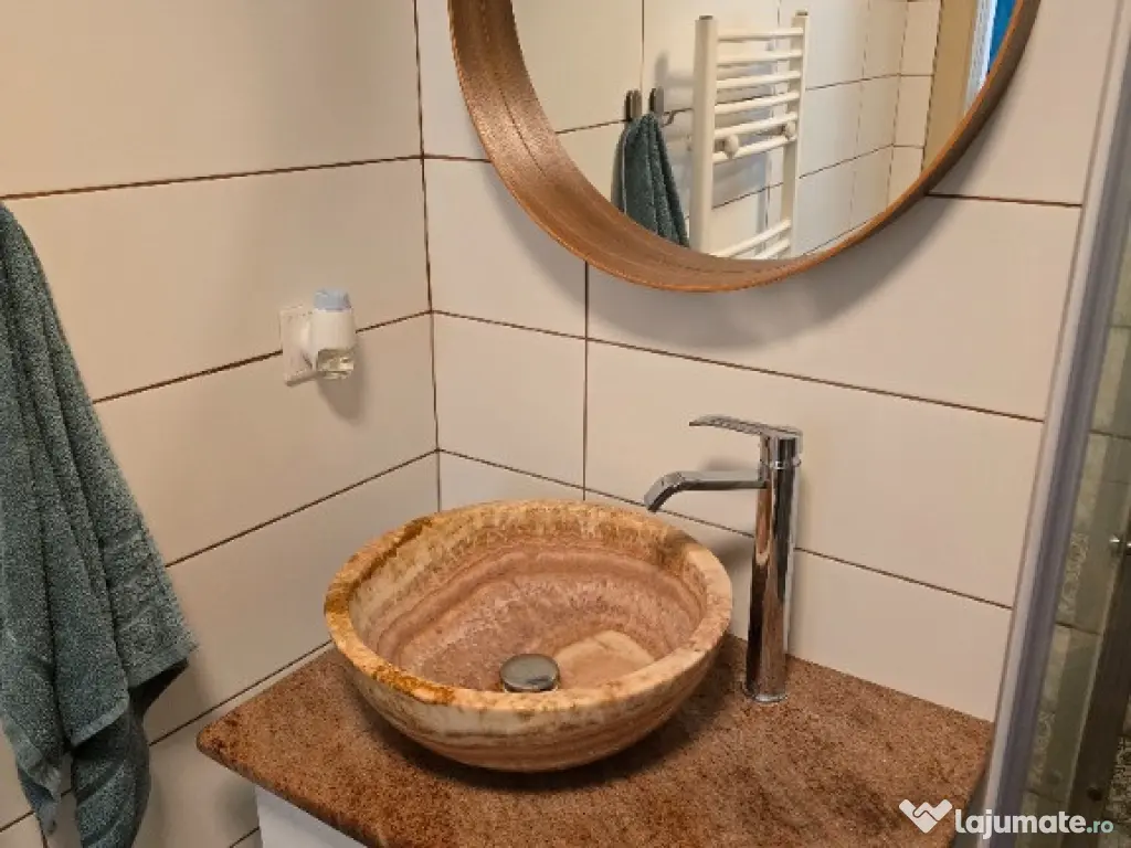 Apartament 3 camere, 70 mp utili si 30 mp pod amenajat,central Schei 