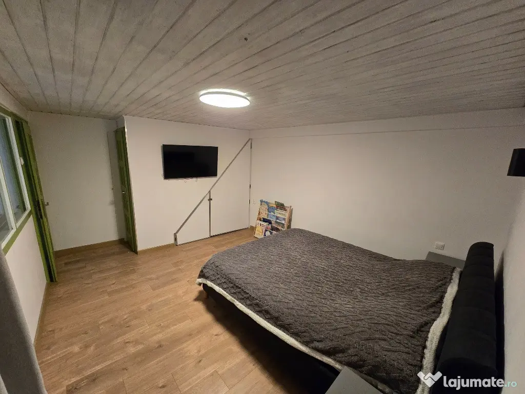 Apartament 3 camere, 70 mp utili si 30 mp pod amenajat,central Schei 
