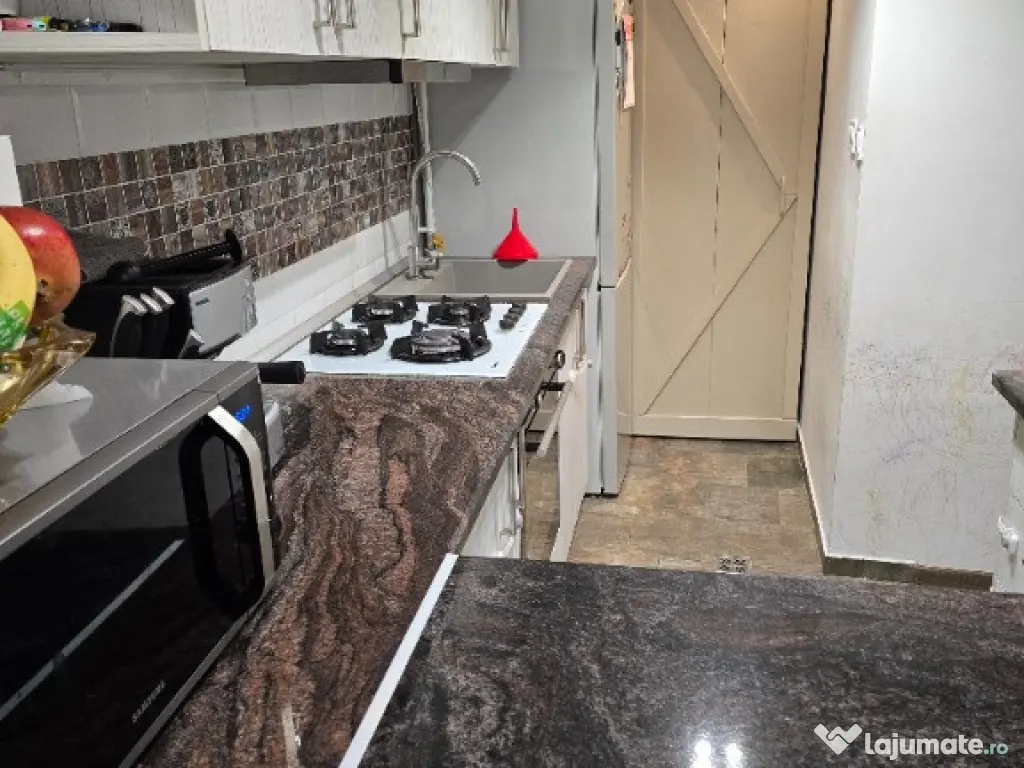 Apartament 3 camere, 70 mp utili si 30 mp pod amenajat,central Schei 