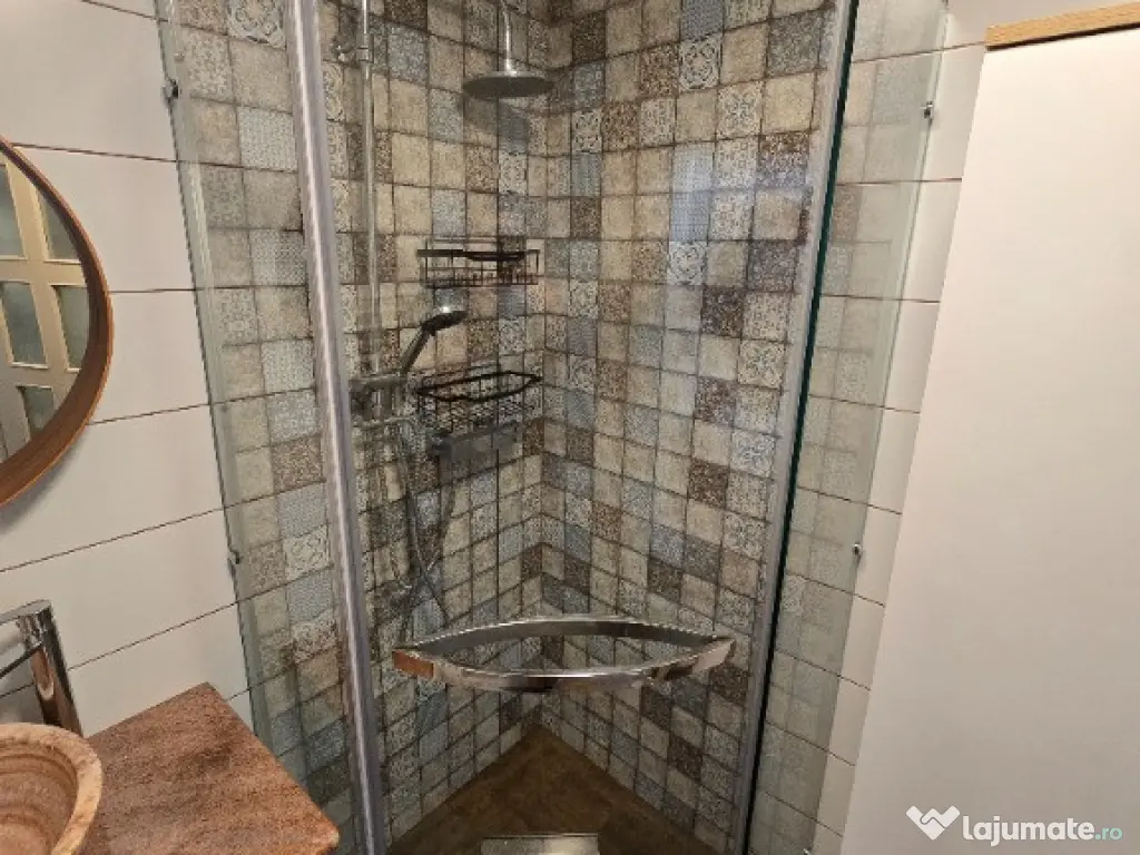 Apartament 3 camere, 70 mp utili si 30 mp pod amenajat,central Schei 