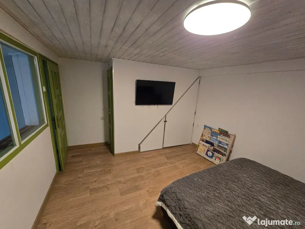 Apartament 3 camere, 70 mp utili si 30 mp pod amenajat,central Schei 