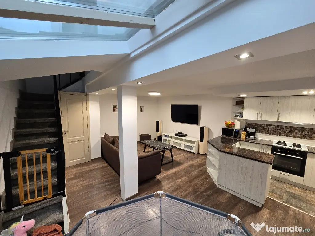 Apartament 3 camere, 70 mp utili si 30 mp pod amenajat,central Schei 