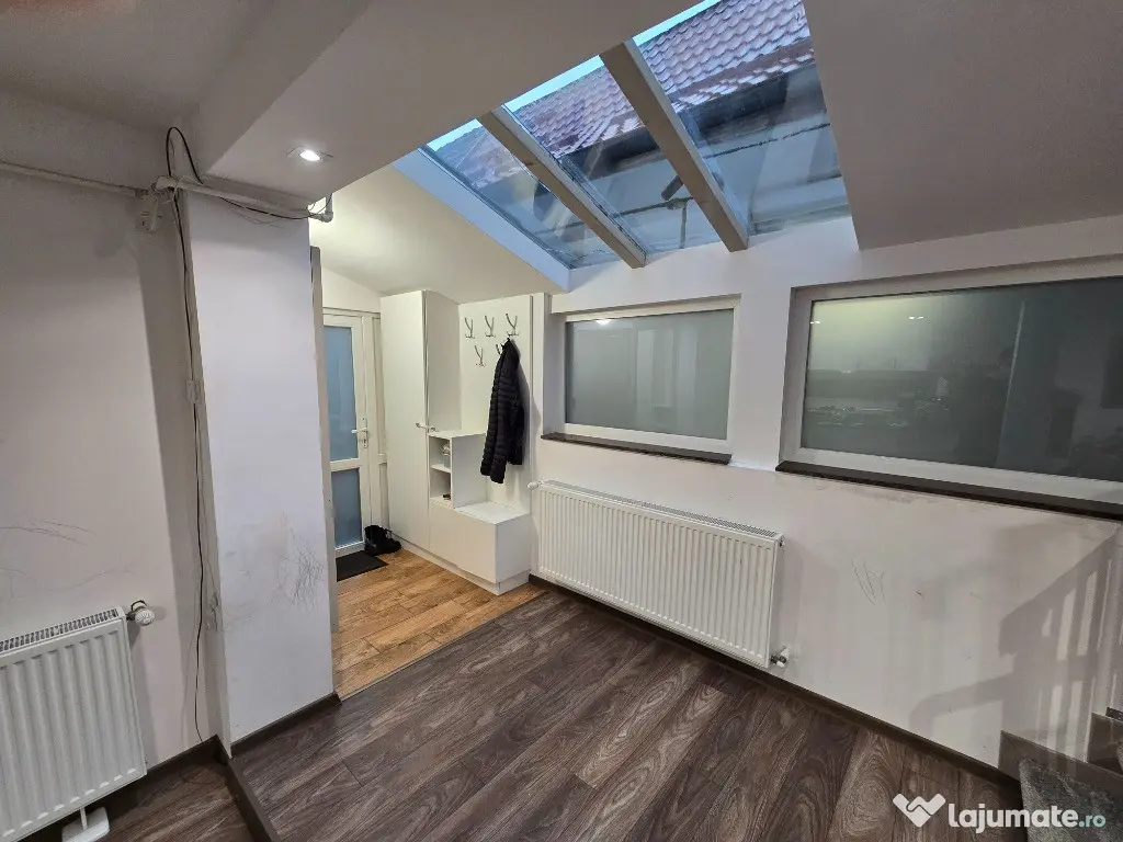 Apartament 3 camere, 70 mp utili si 30 mp pod amenajat,central Schei 