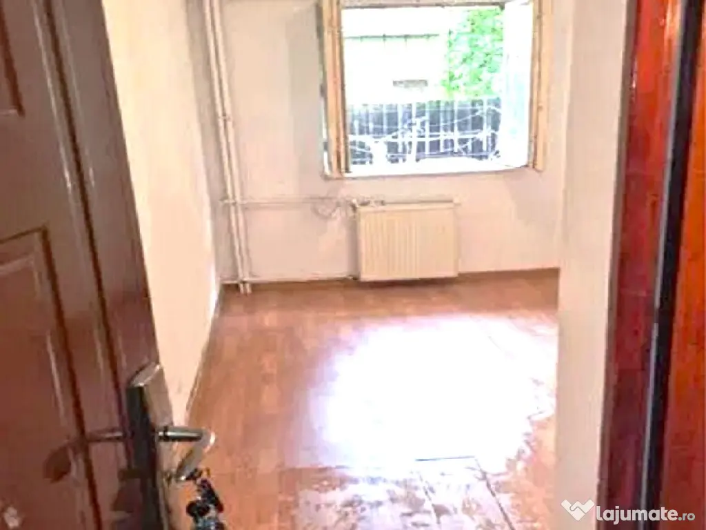 Vand garsoniera strada Patria, zona Boul rosu / Teba, Arad