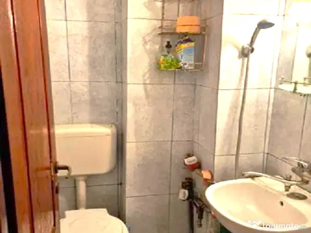 Vand garsoniera strada Patria, zona Boul rosu / Teba, Arad