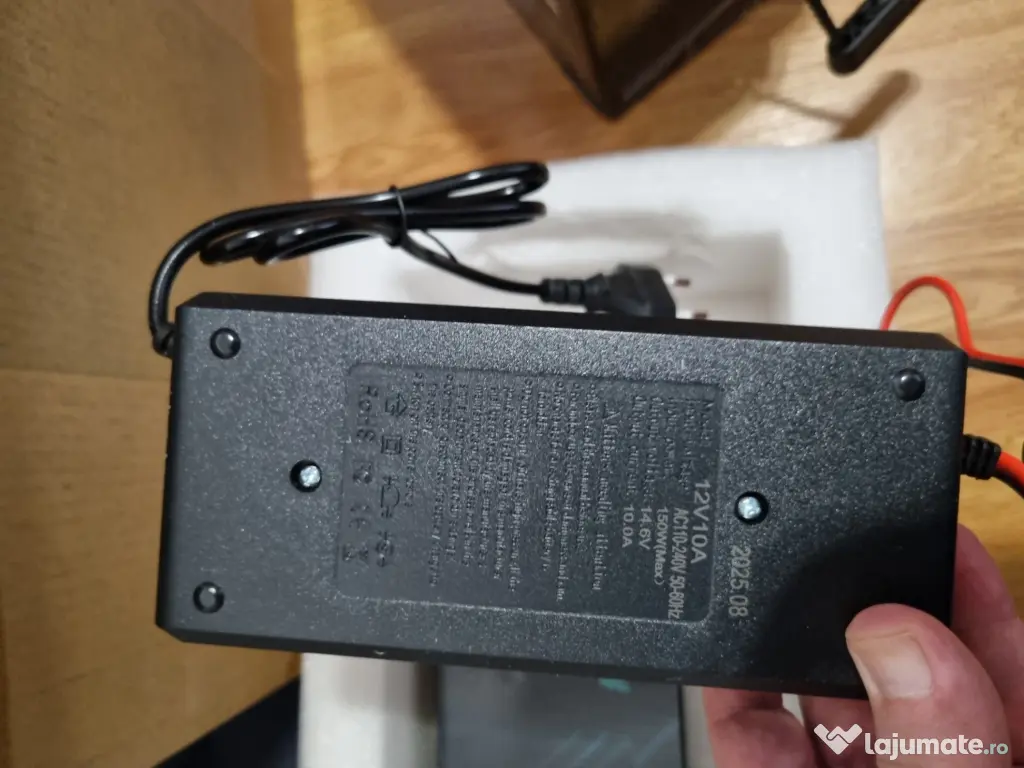 Baterie LiFePo4 12V, 350 Ah, BMS integrat și încărcător 