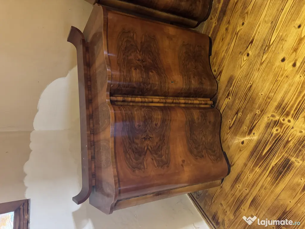 Mobilă living din furnir de nuc 