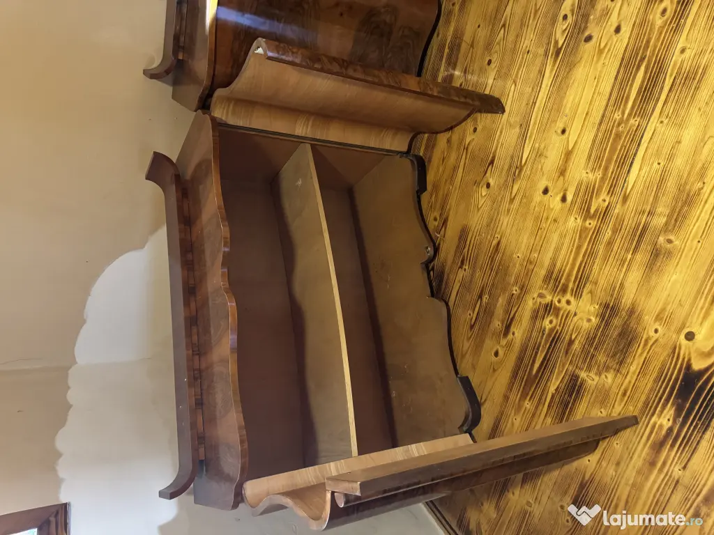 Mobilă living din furnir de nuc 