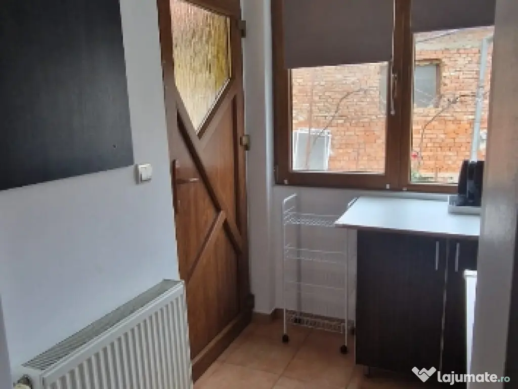 proprietar inchiriez o camera la casa