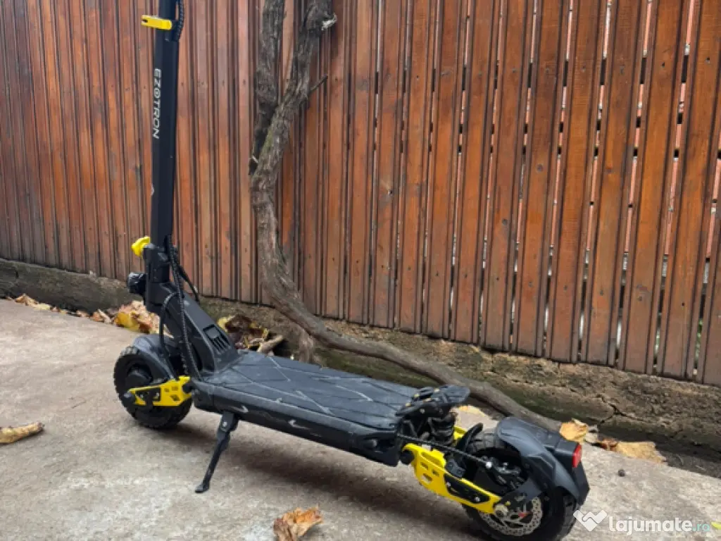 Trotineta electrică Ezotron E200 Pro, varianta 2025 