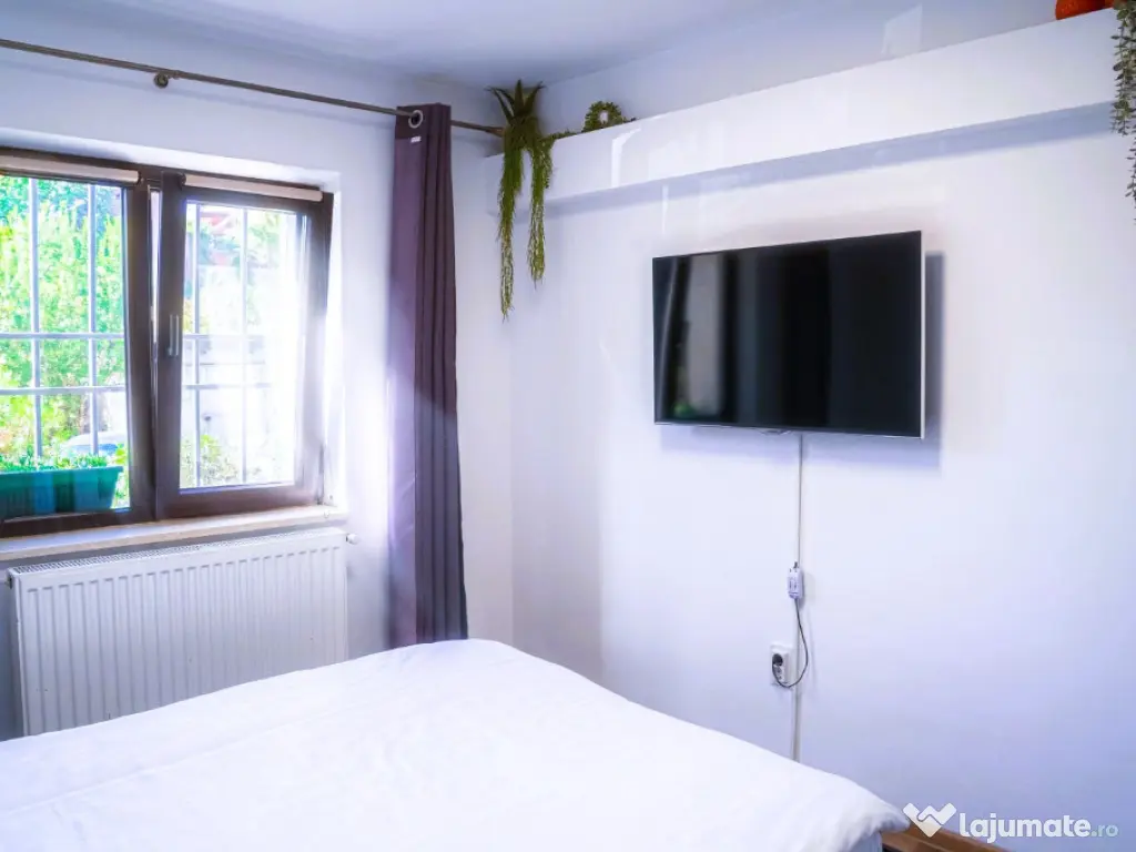 Apartament 4 camere-parter+demisol+garaj lângă Complex Studențesc