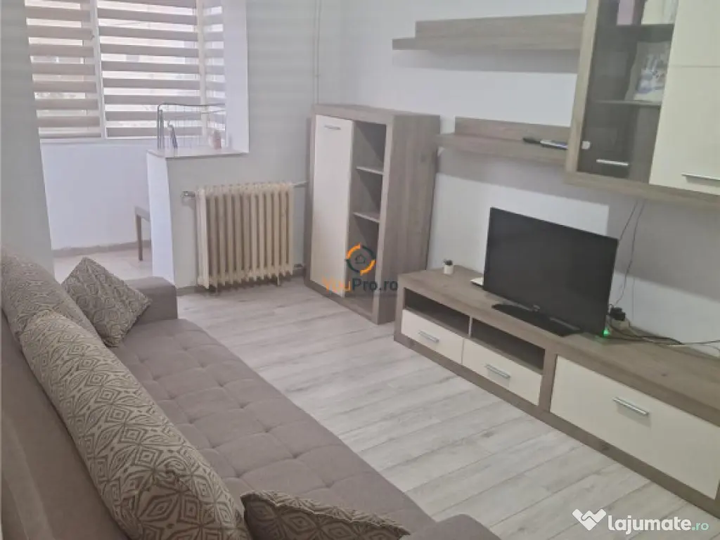 Garsoniera cu balcon etaj 1 zona Buziasului 