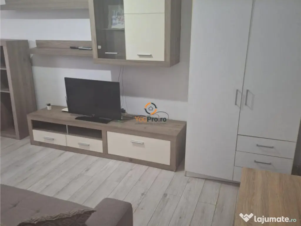 Garsoniera cu balcon etaj 1 zona Buziasului 