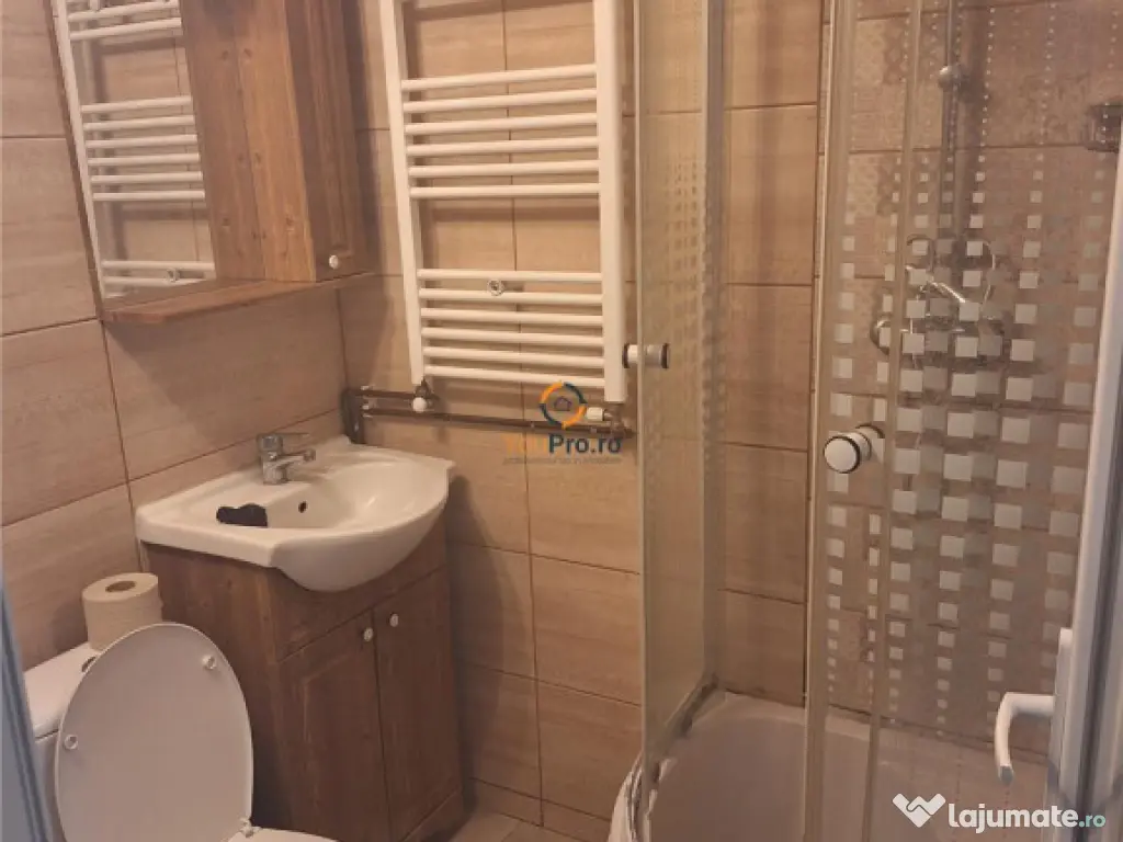 Garsoniera cu balcon etaj 1 zona Buziasului 