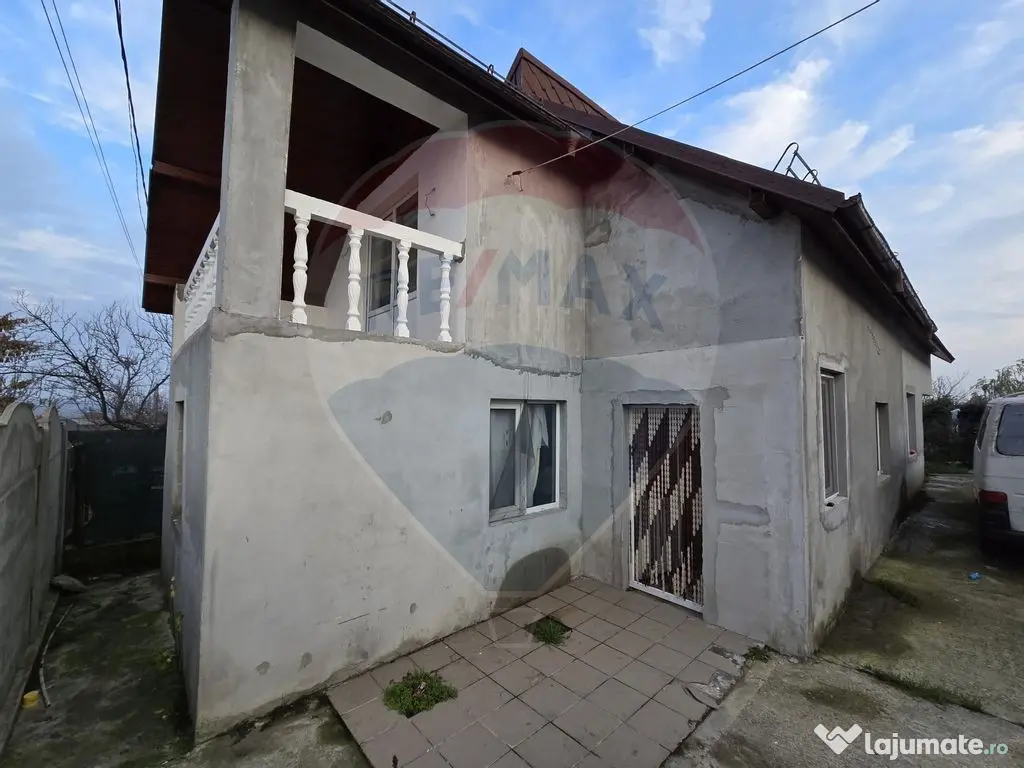 Casă / Vilă cu 4 camere de vânzare în zona Periferie 