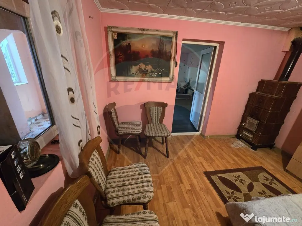 Casă / Vilă cu 4 camere de vânzare în zona Periferie 