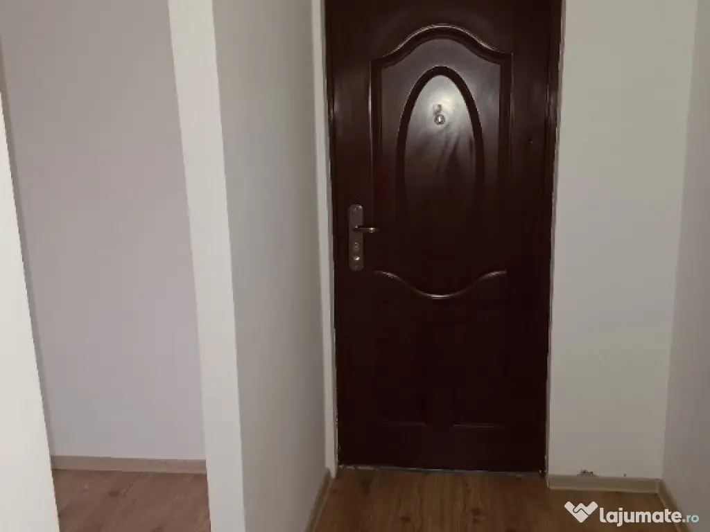 Apartament cu 3 camere, decomandat, Splai Mihai Viteazul
