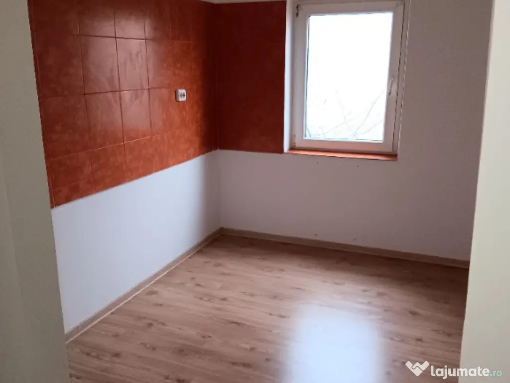Apartament cu 3 camere, decomandat, Splai Mihai Viteazul
