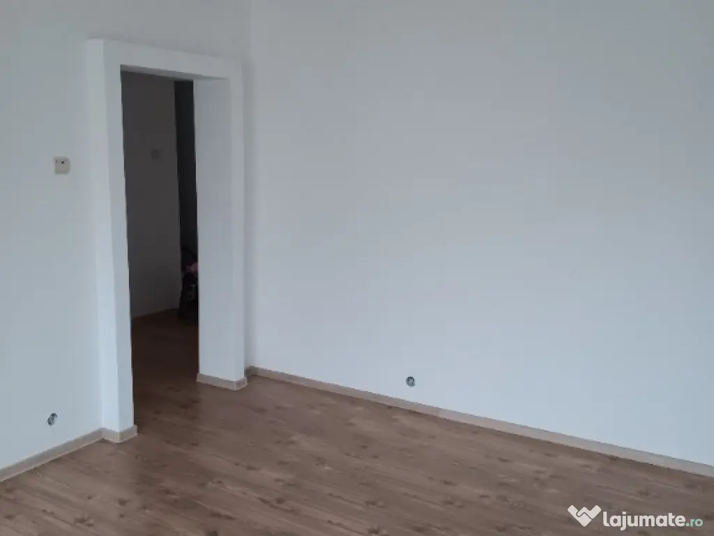 Apartament cu 3 camere, decomandat, Splai Mihai Viteazul
