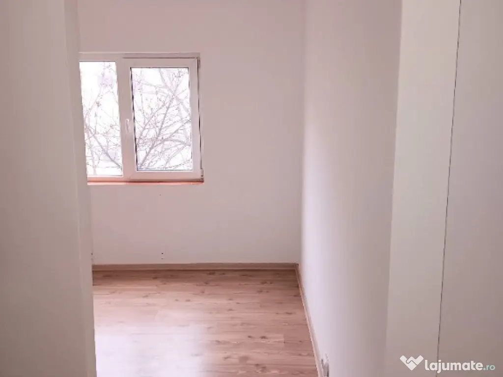 Apartament cu 3 camere, decomandat, Splai Mihai Viteazul