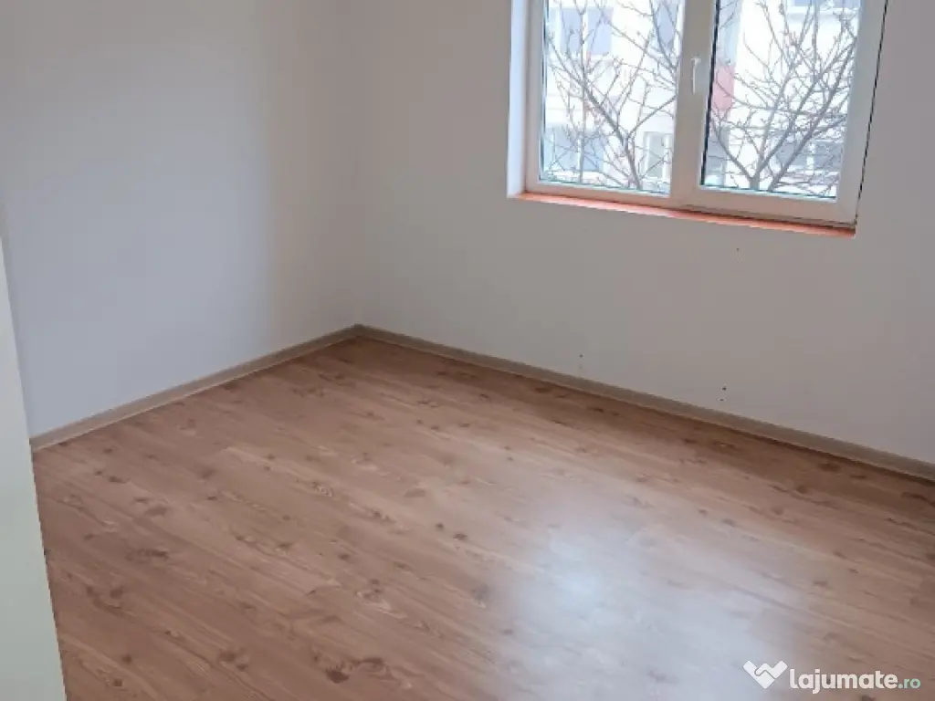 Apartament cu 3 camere, decomandat, Splai Mihai Viteazul