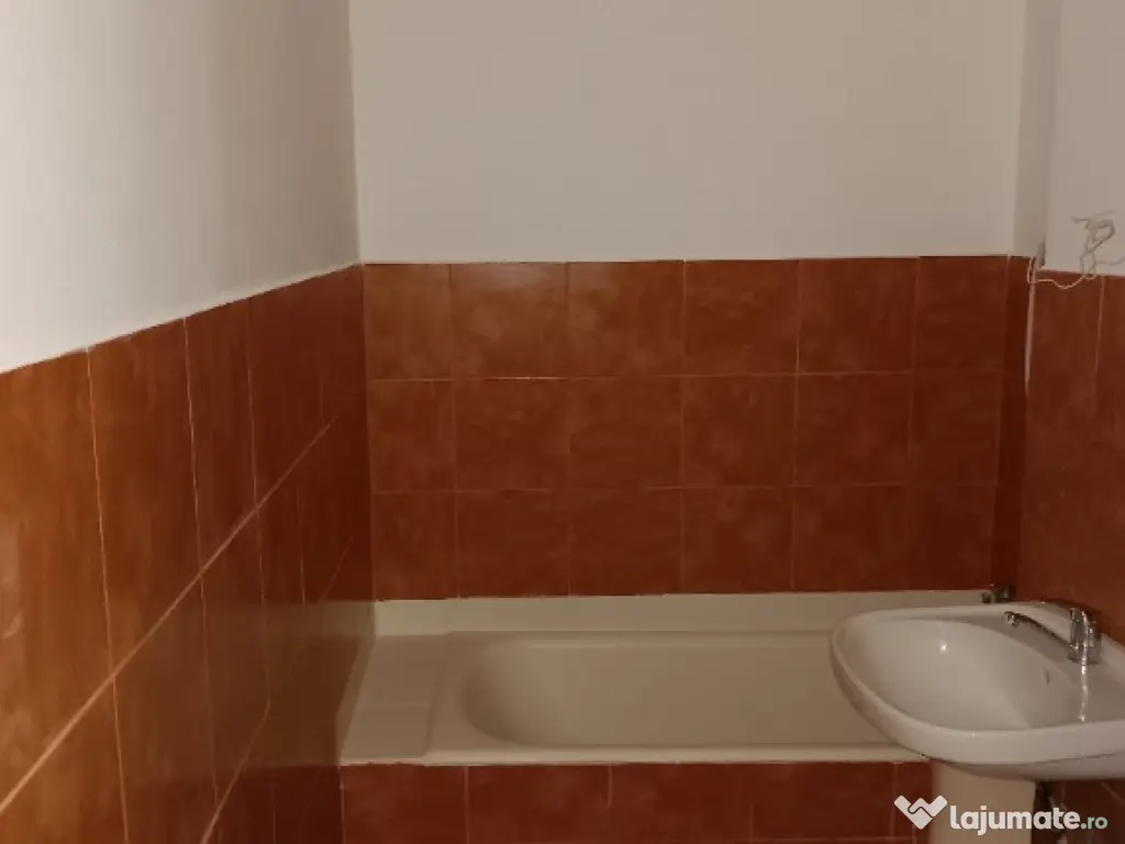 Apartament cu 3 camere, decomandat, Splai Mihai Viteazul