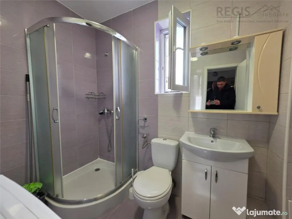 Garsoniera Tractoru langa Coresi cu loc de parcare 