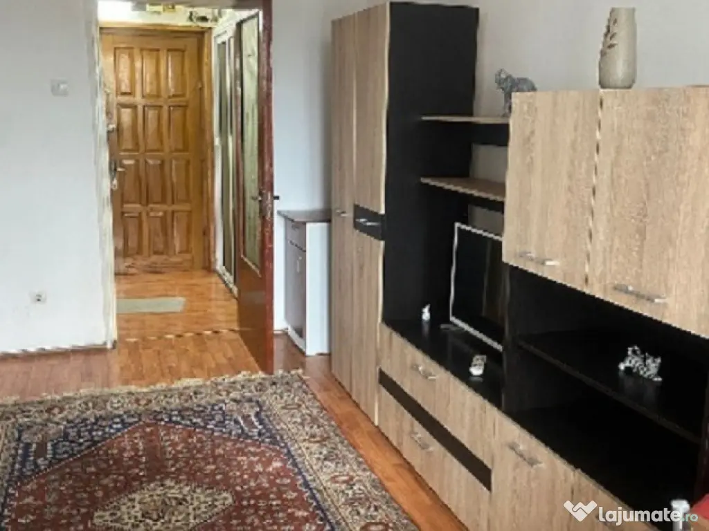 Garsoniera decomandata cu balcon zona Billa 