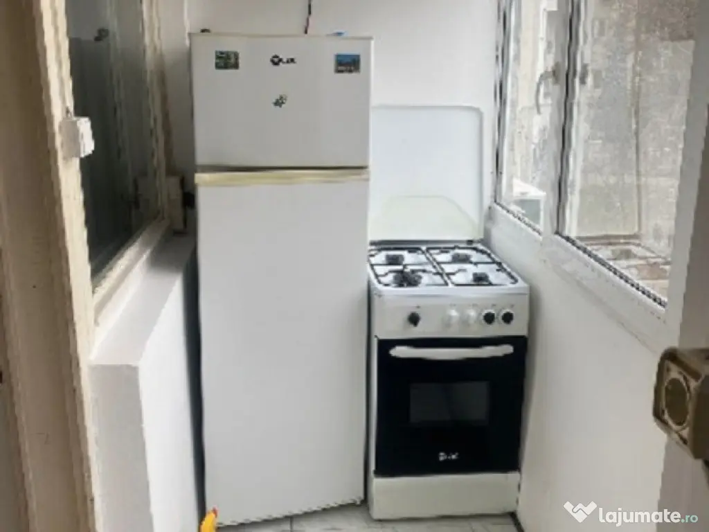 Garsoniera decomandata cu balcon zona Billa 