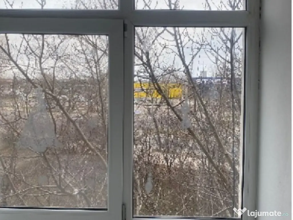 Garsoniera decomandata cu balcon zona Billa 