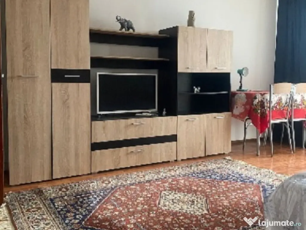 Garsoniera decomandata cu balcon zona Billa 