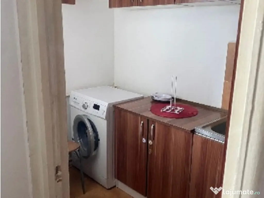 Garsoniera decomandata cu balcon zona Billa 