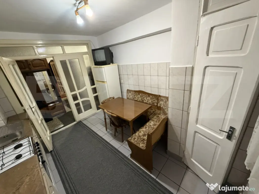 Apartament 3 camere decomandat, 70 mp, zona Cetate 