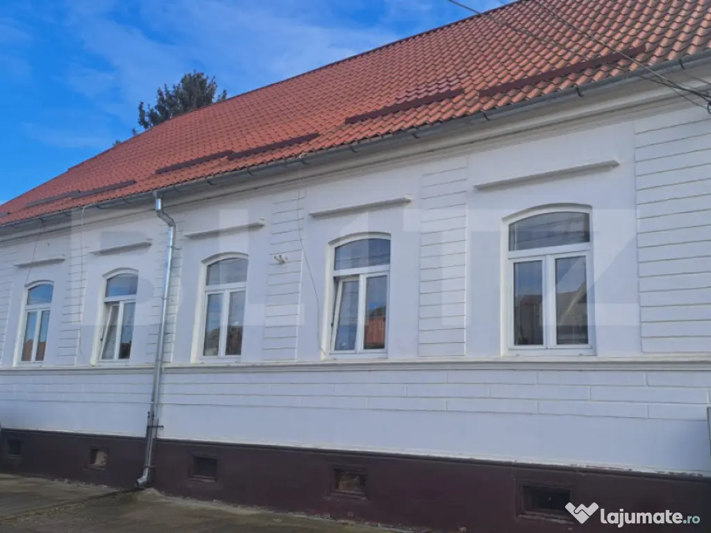 Casă săsească renovată integral, 2200 mp teren, ideală