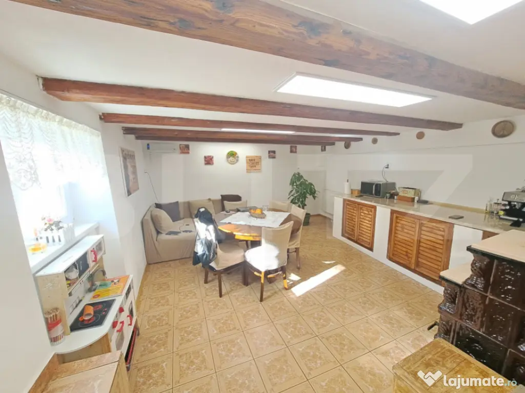 Casă săsească renovată integral, 2200 mp teren, ideală