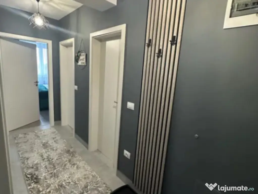 Apartament 2 camere, decomandat - zona Tractorul 