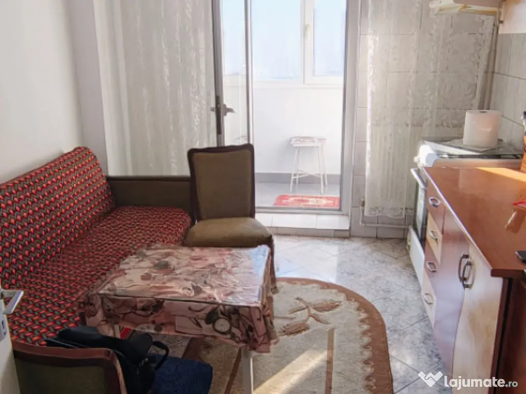 Apartament 3 camere, comfort 1 decomandat, zona Scolilor. Et